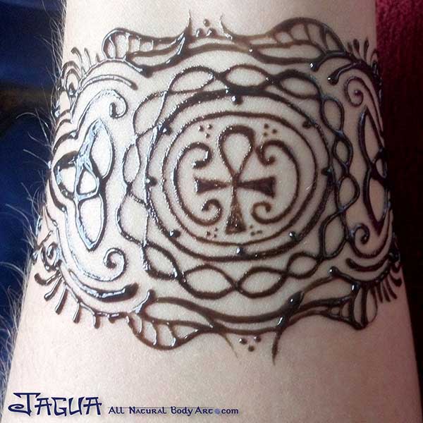 jagua tattoo temporary blue black gel applied to the skin